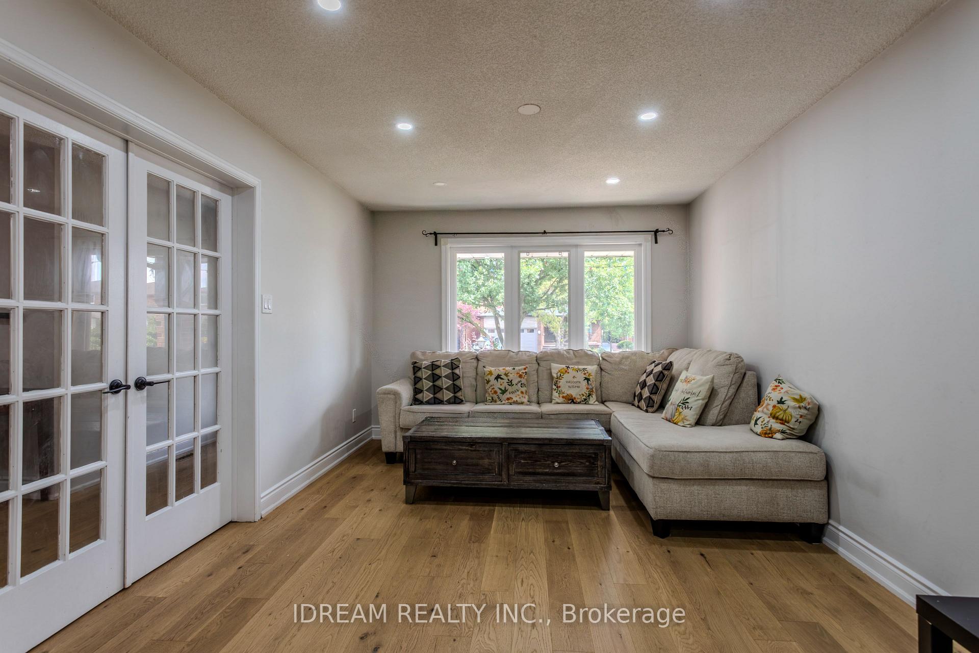 Photo 21 of Unit Upper, 200 Springbrooke Crescent, Mississauga, Hurontario — HOMEH