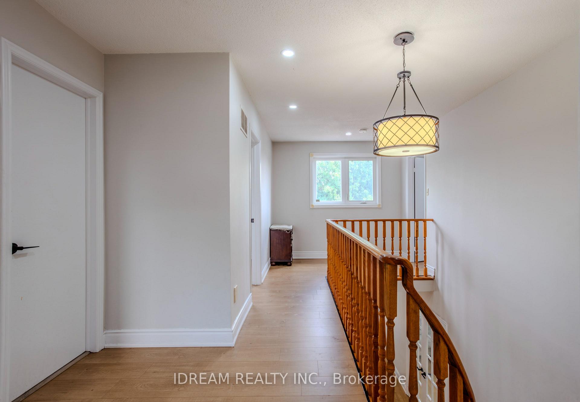 Photo 24 of Unit Upper, 200 Springbrooke Crescent, Mississauga, Hurontario — HOMEH