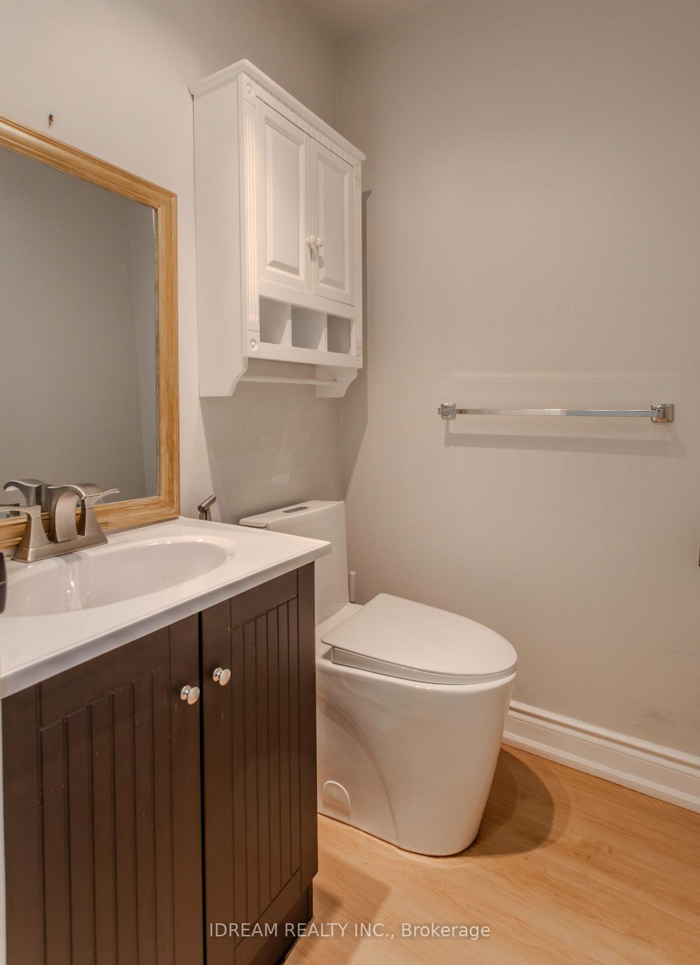 Photo 26 of Unit Upper, 200 Springbrooke Crescent, Mississauga, Hurontario — HOMEH