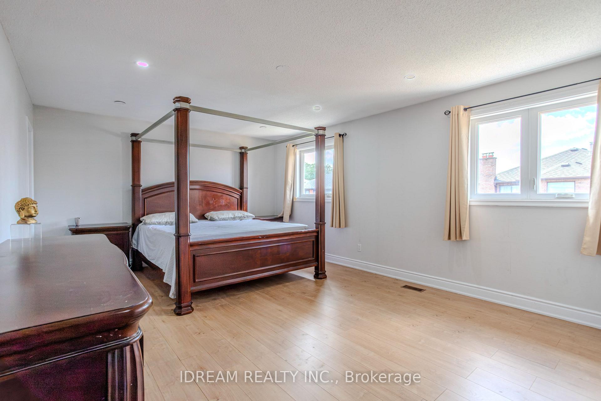 Photo 35 of Unit Upper, 200 Springbrooke Crescent, Mississauga, Hurontario — HOMEH