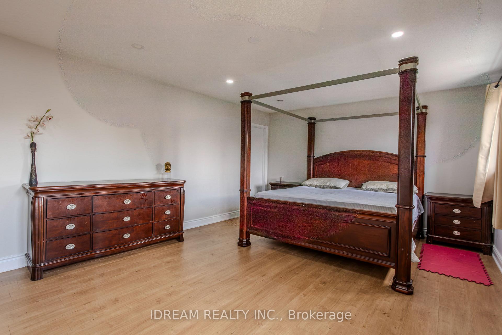 Photo 36 of Unit Upper, 200 Springbrooke Crescent, Mississauga, Hurontario — HOMEH