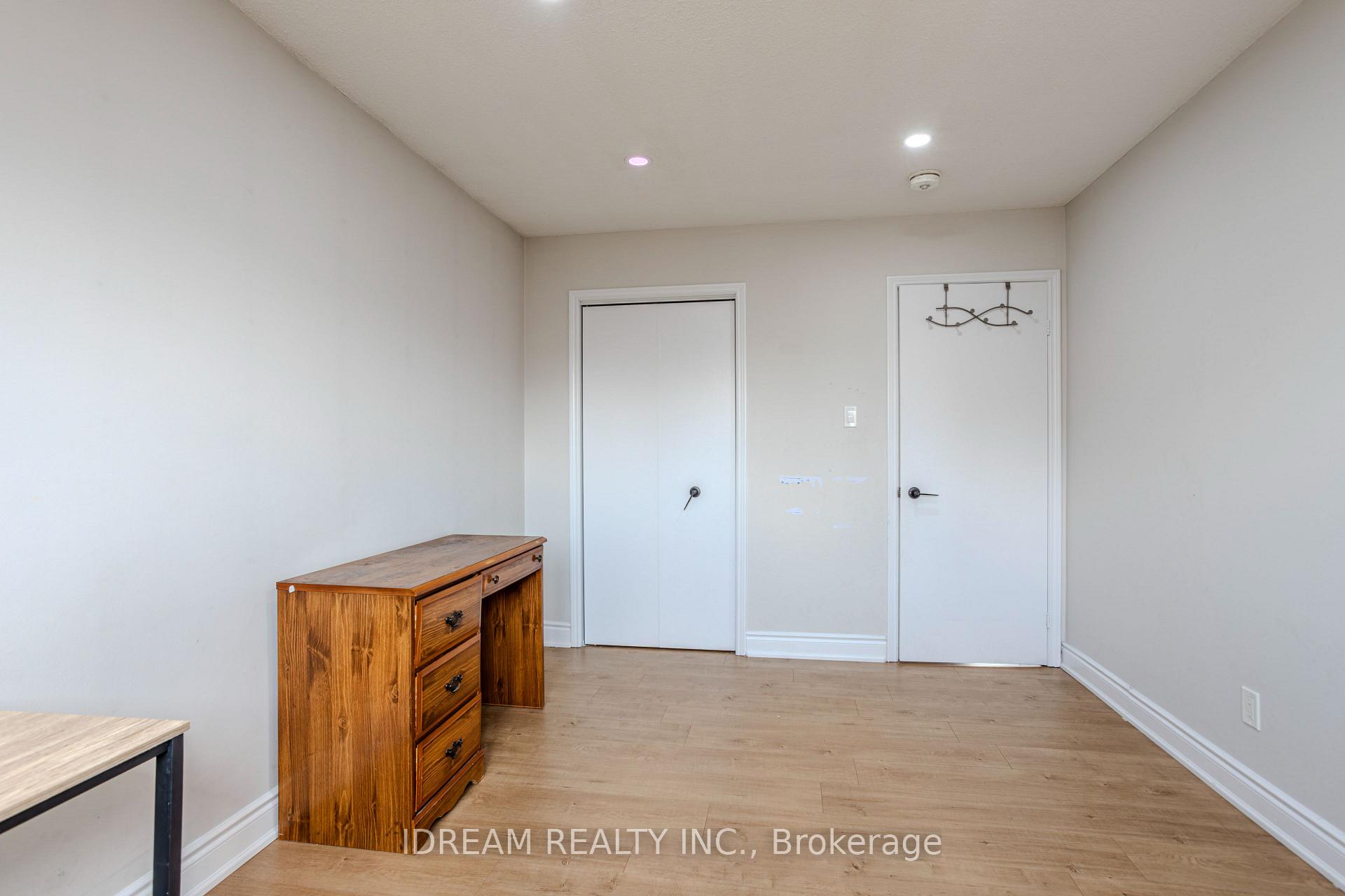 Photo 34 of Unit Upper, 200 Springbrooke Crescent, Mississauga, Hurontario — HOMEH