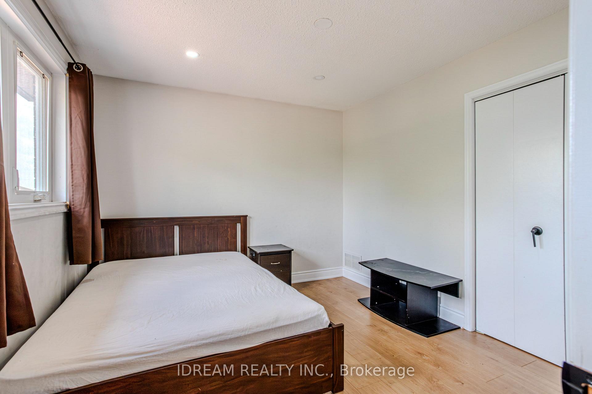 Photo 19 of Unit Upper, 200 Springbrooke Crescent, Mississauga, Hurontario — HOMEH