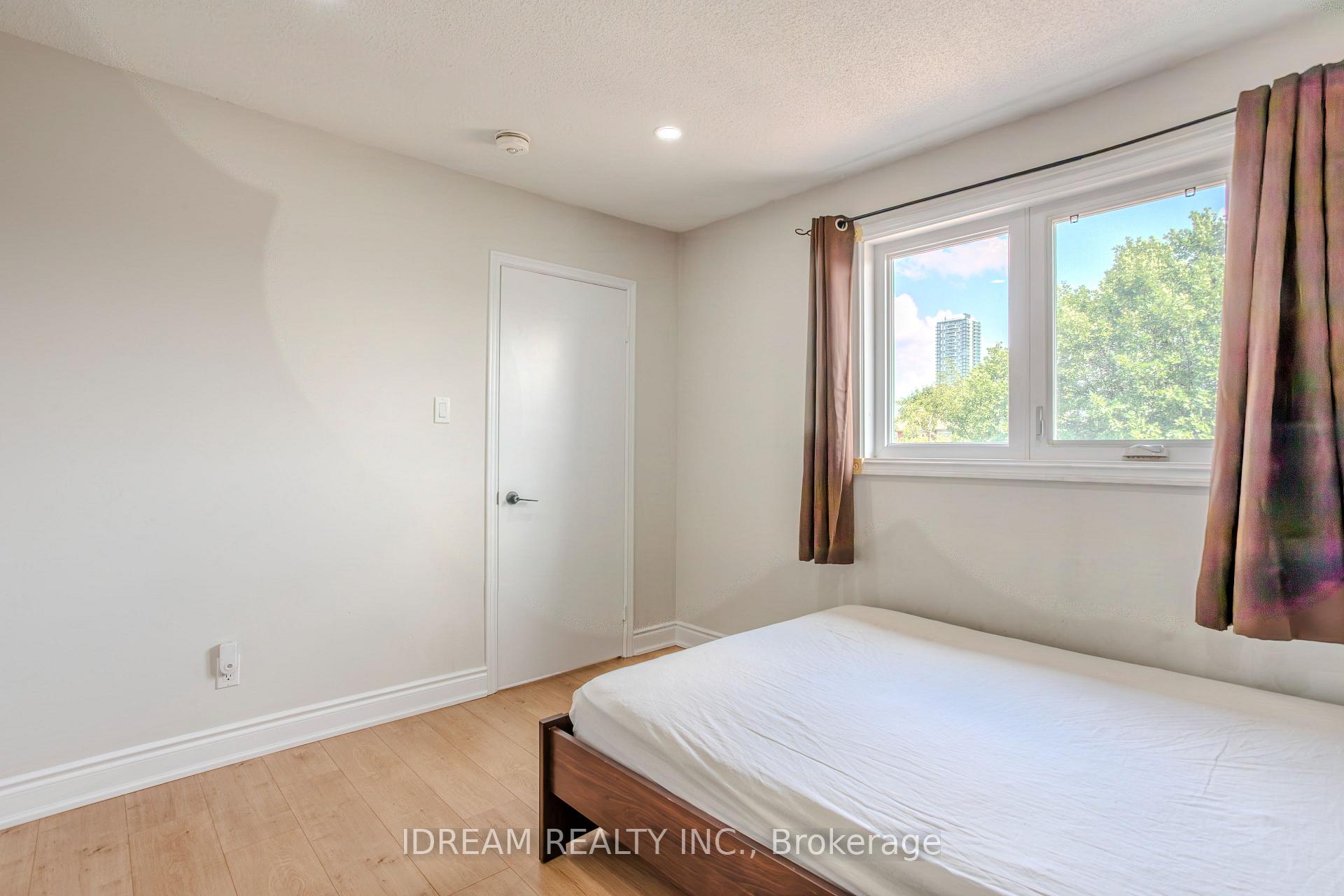 Photo 20 of Unit Upper, 200 Springbrooke Crescent, Mississauga, Hurontario — HOMEH