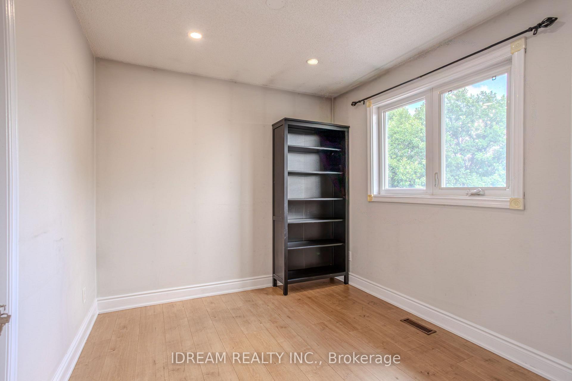 Photo 22 of Unit Upper, 200 Springbrooke Crescent, Mississauga, Hurontario — HOMEH
