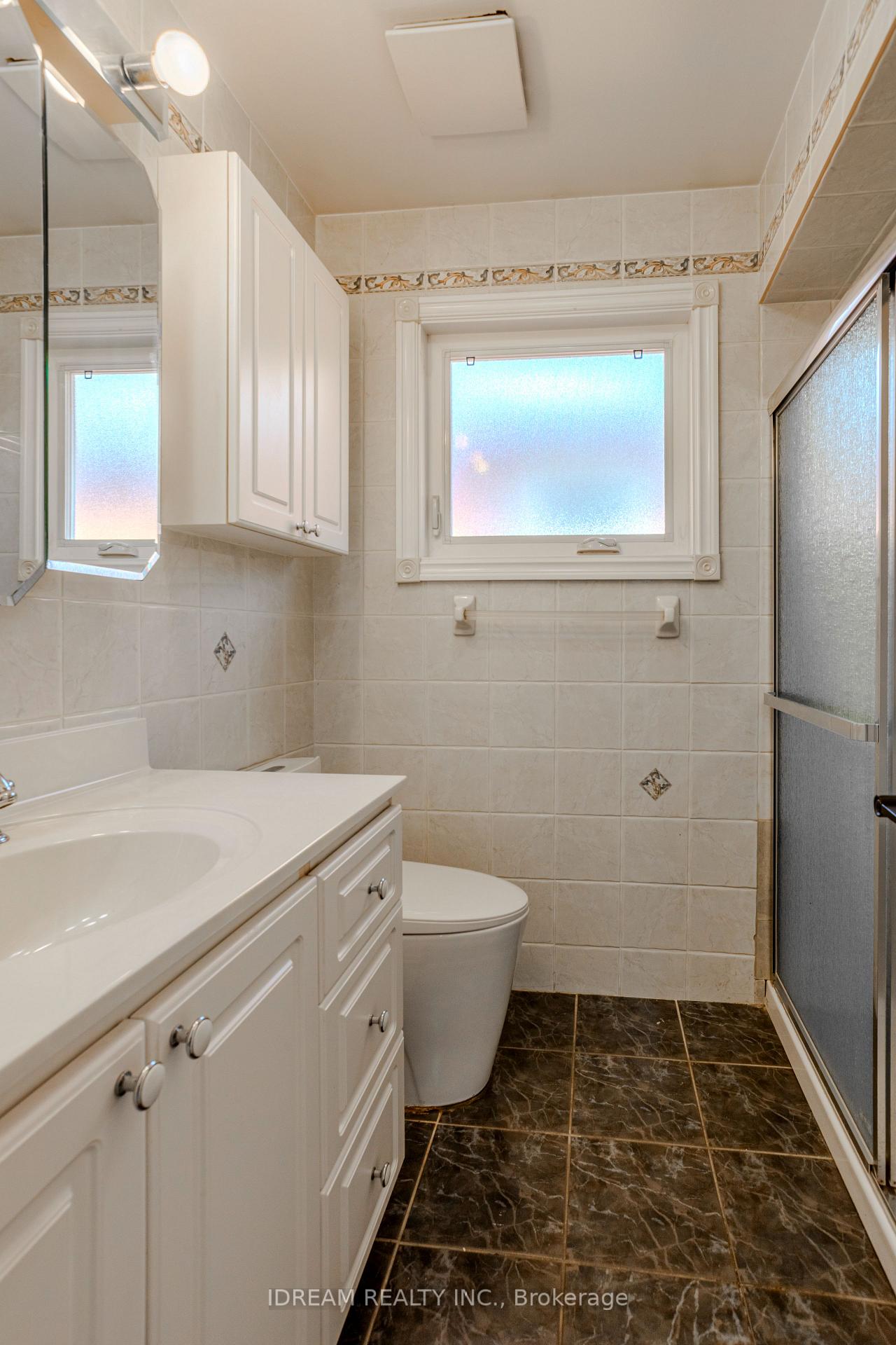 Photo 25 of Unit Upper, 200 Springbrooke Crescent, Mississauga, Hurontario — HOMEH