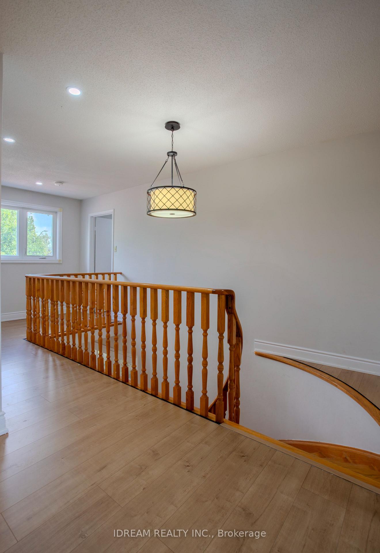 Photo 27 of Unit Upper, 200 Springbrooke Crescent, Mississauga, Hurontario — HOMEH