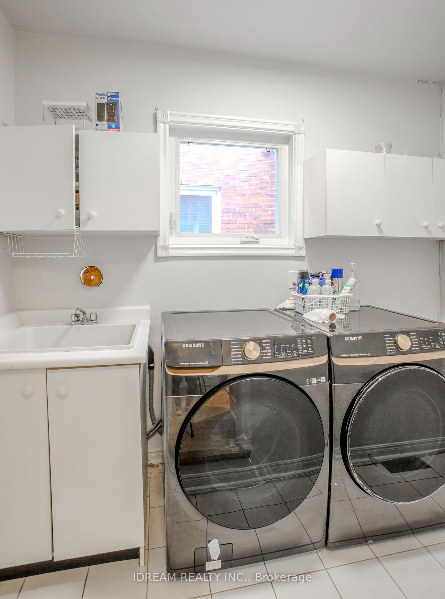 Photo 29 of Unit Upper, 200 Springbrooke Crescent, Mississauga, Hurontario — HOMEH