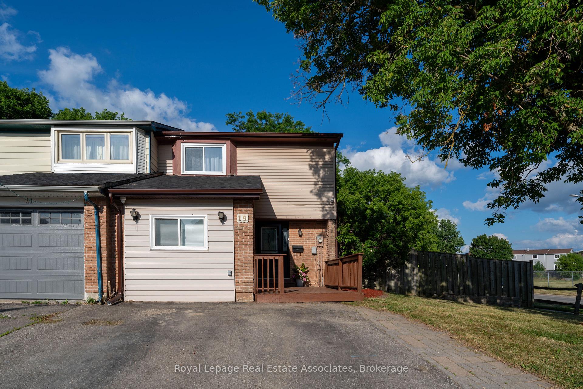 Photo 2 of 19 Burbank Crescent, Orangeville — HOMEH