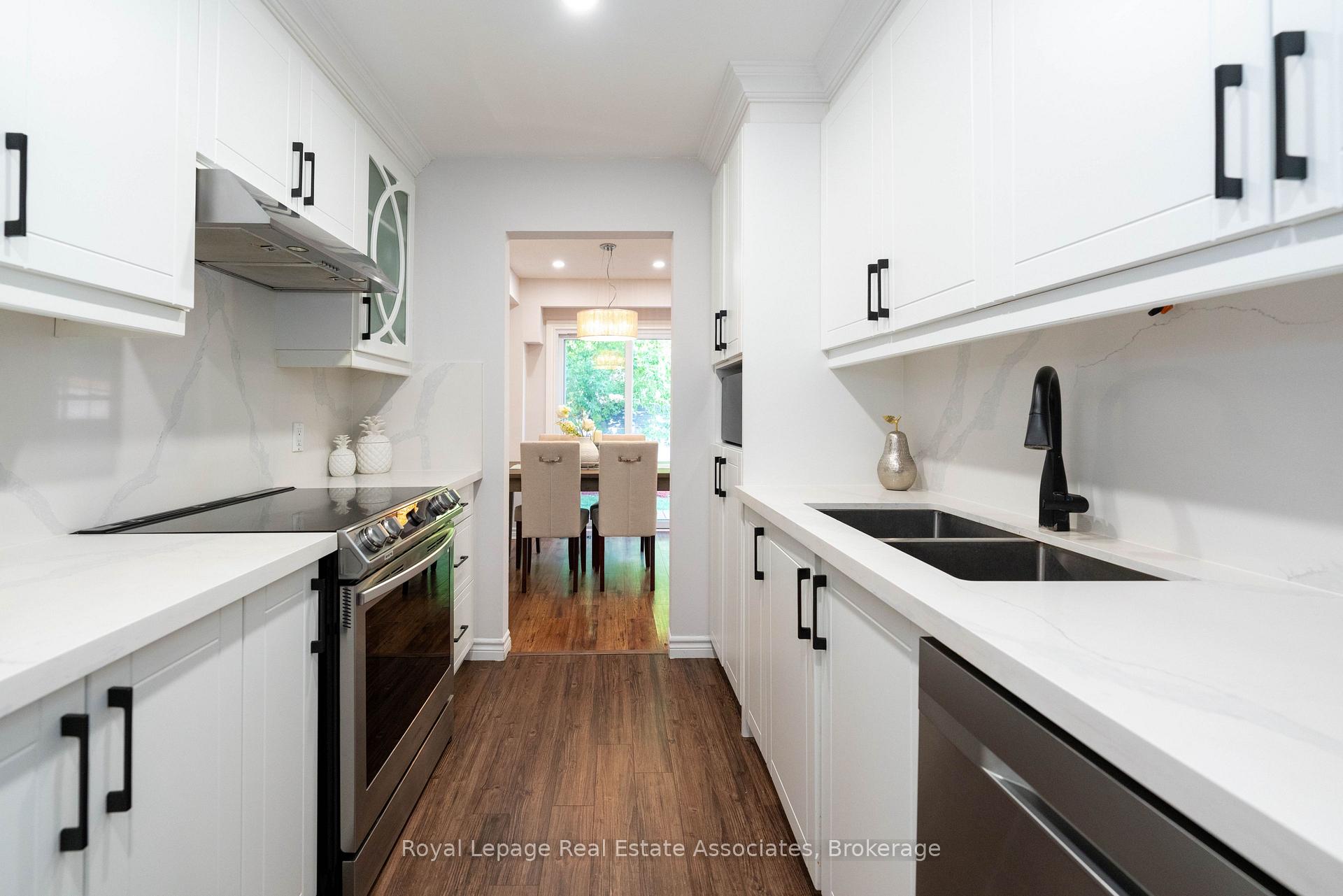 Photo 5 of 19 Burbank Crescent, Orangeville — HOMEH