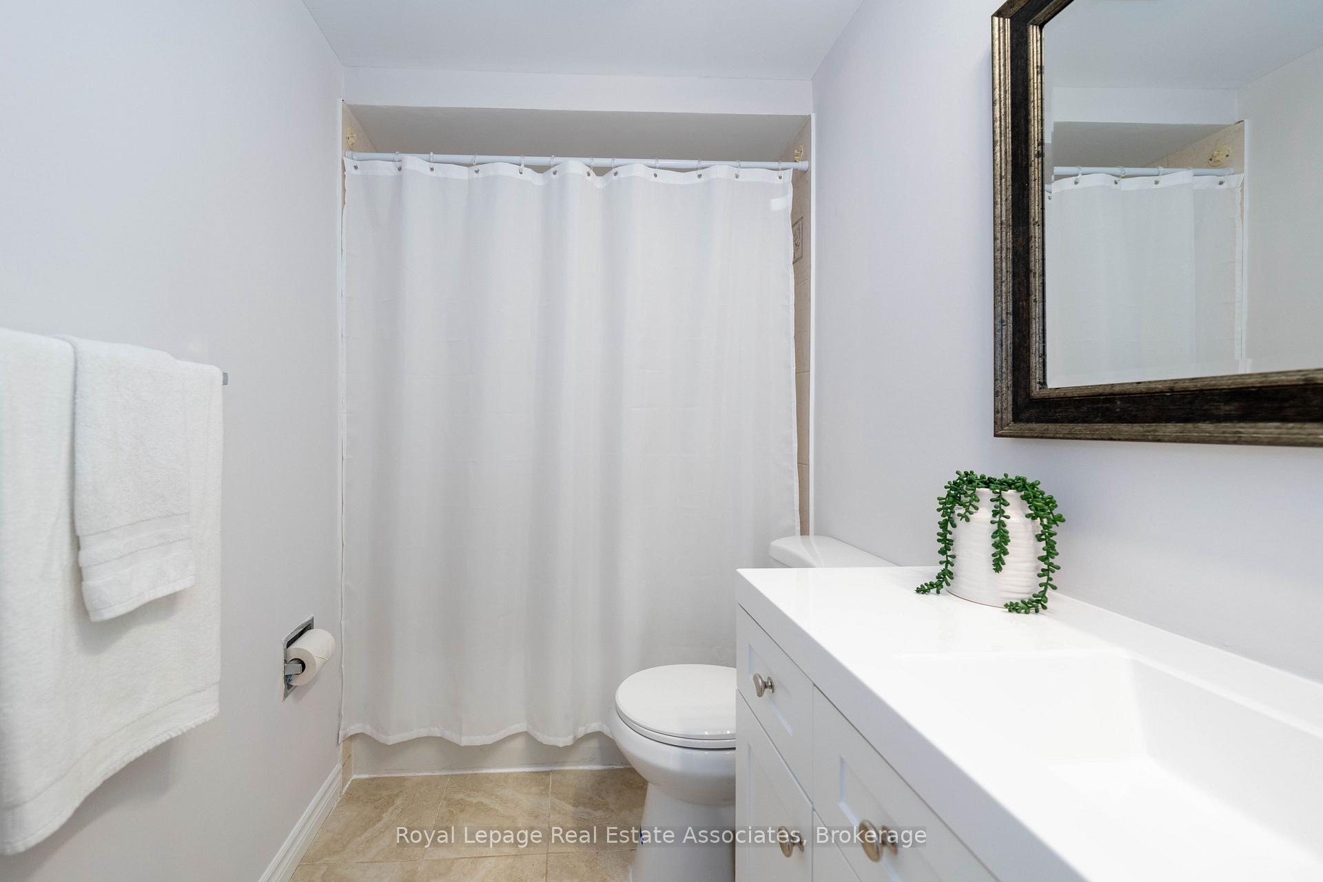 Photo 10 of 19 Burbank Crescent, Orangeville — HOMEH