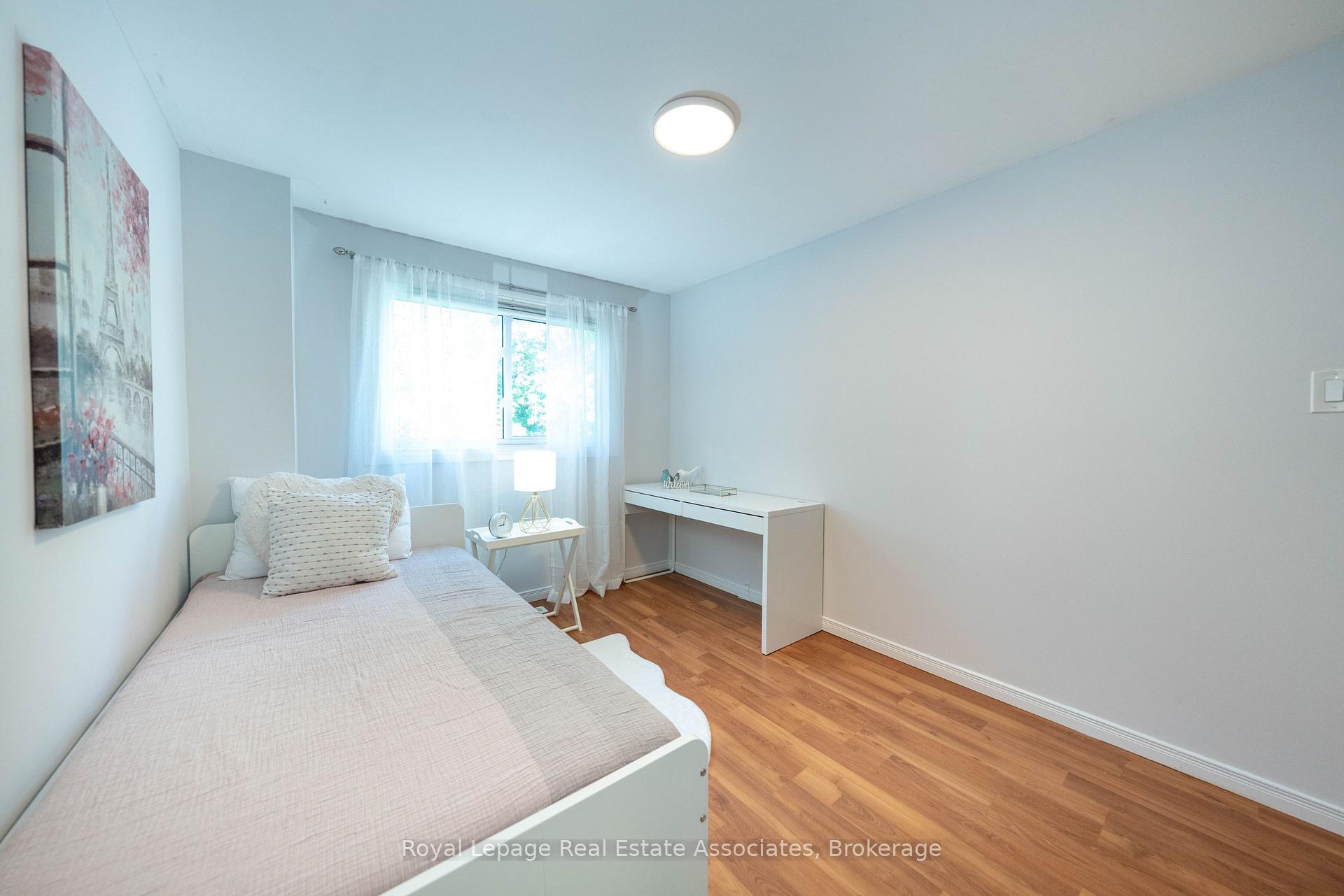 Photo 11 of 19 Burbank Crescent, Orangeville — HOMEH