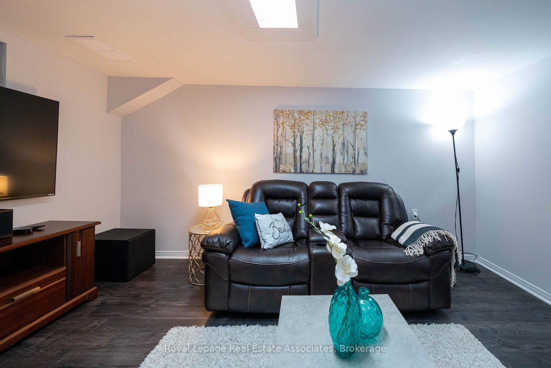 Photo 15 of 19 Burbank Crescent, Orangeville — HOMEH