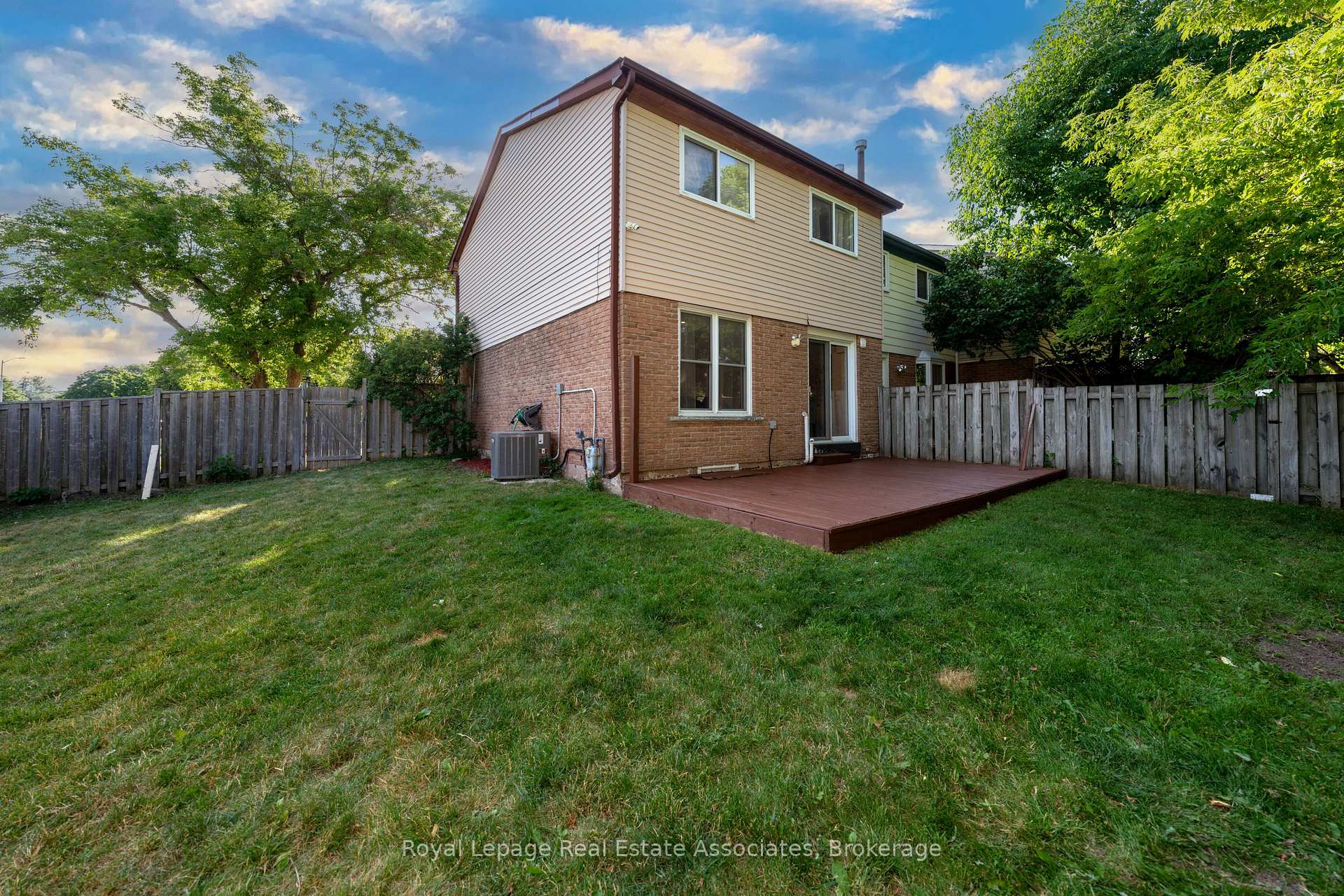 Photo 16 of 19 Burbank Crescent, Orangeville — HOMEH