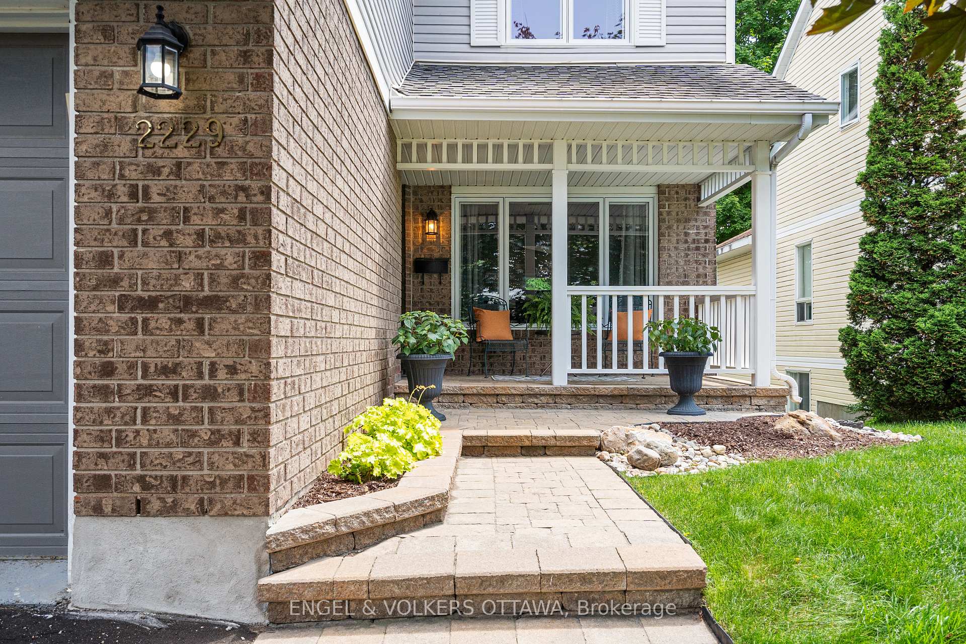 Photo 2 of 2229 Nature Trail Crescent, Ottawa, Chapel Hill South - Orleans Village — HOMEH