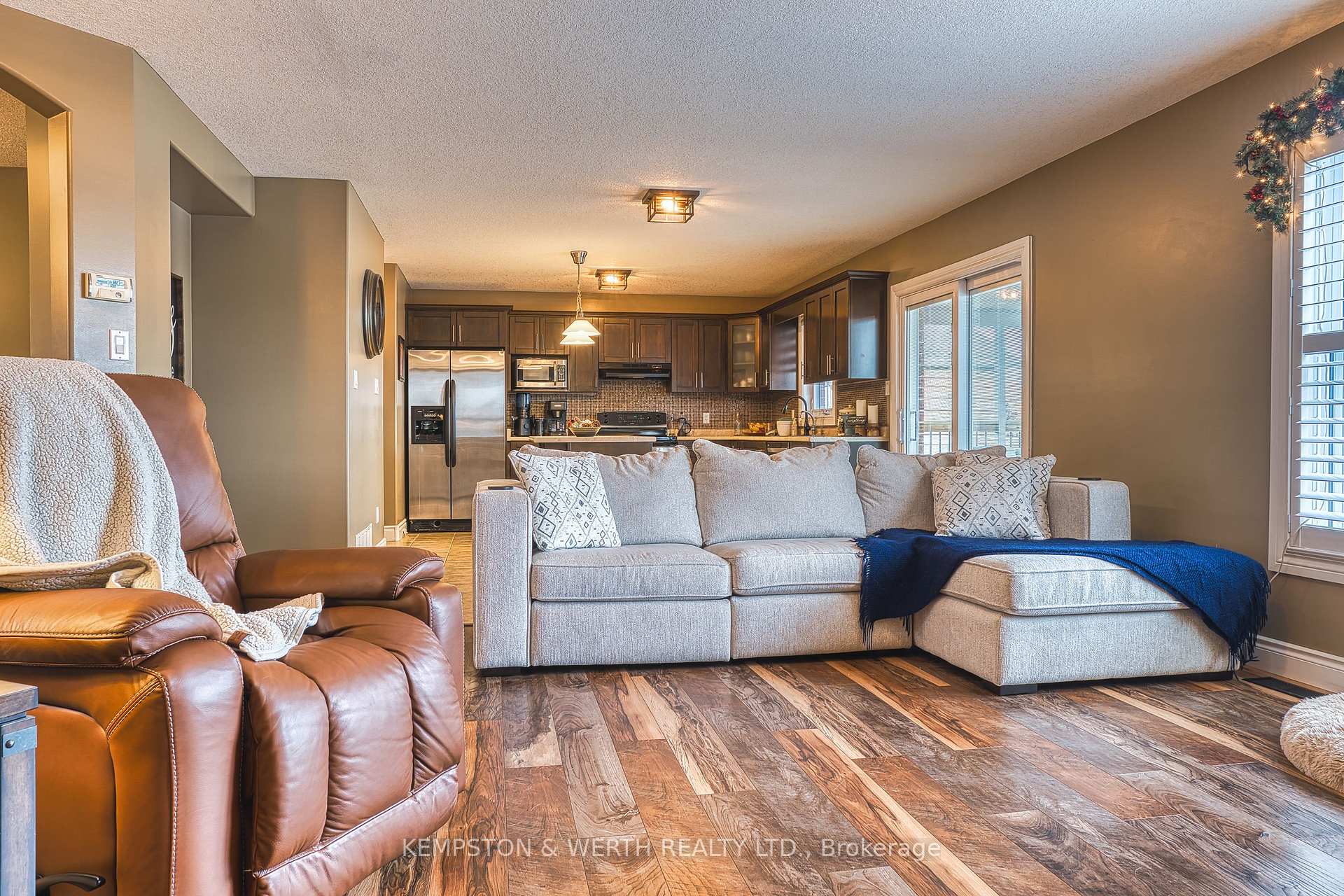 Photo 7 of 220 Armstrong Street W, North Perth, Listowel — HOMEH