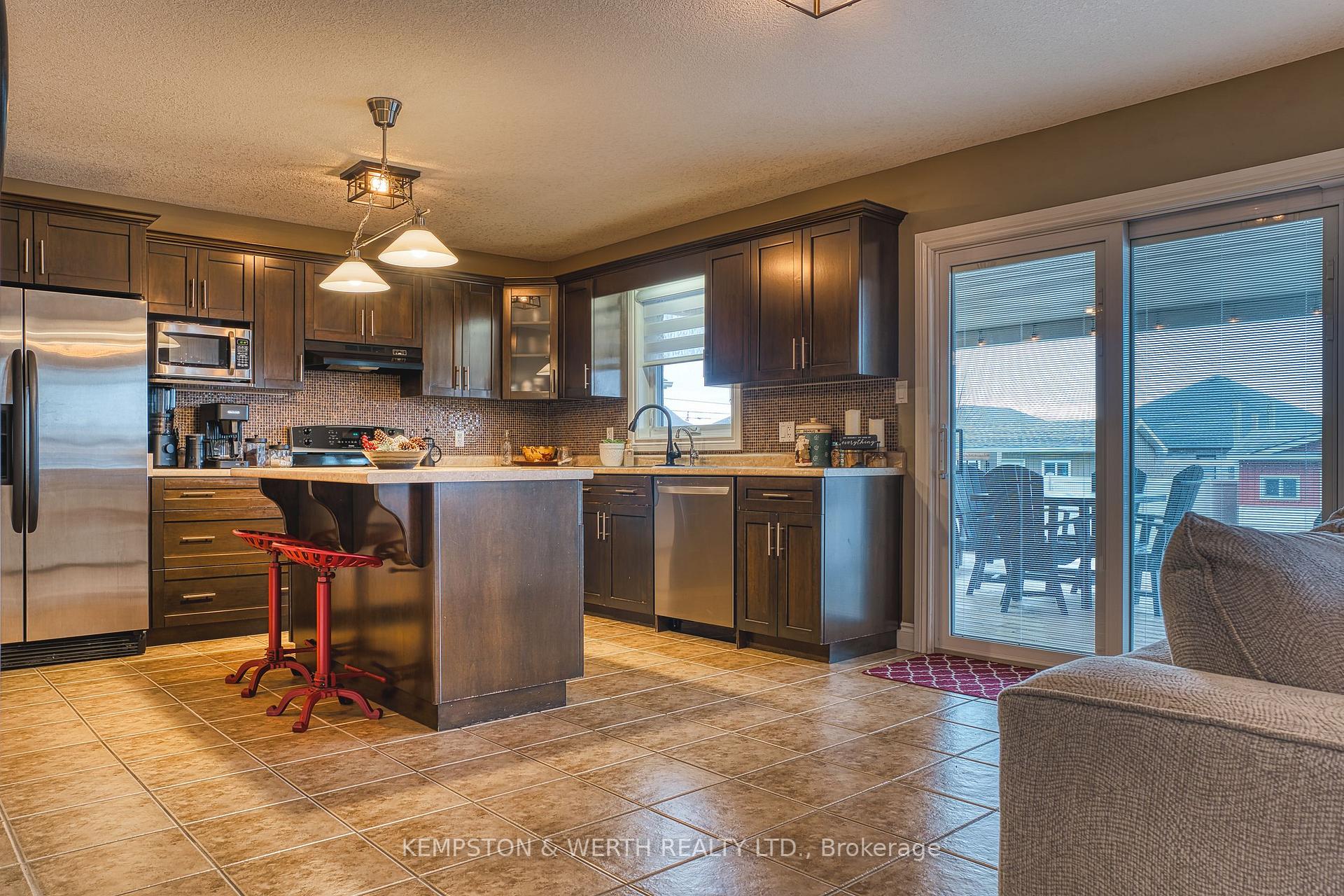 Photo 8 of 220 Armstrong Street W, North Perth, Listowel — HOMEH
