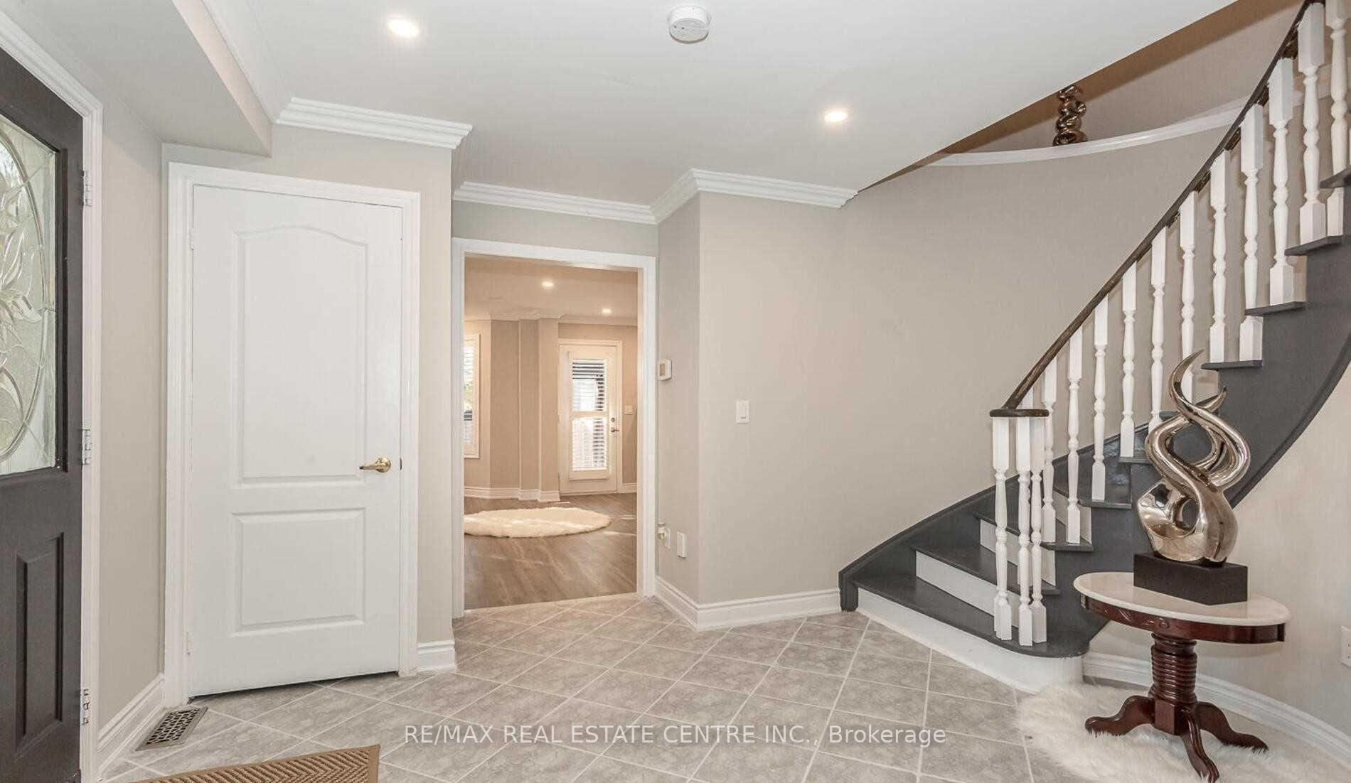 Photo 2 of 3910 Coachman Circle, Mississauga, Churchill Meadows — HOMEH