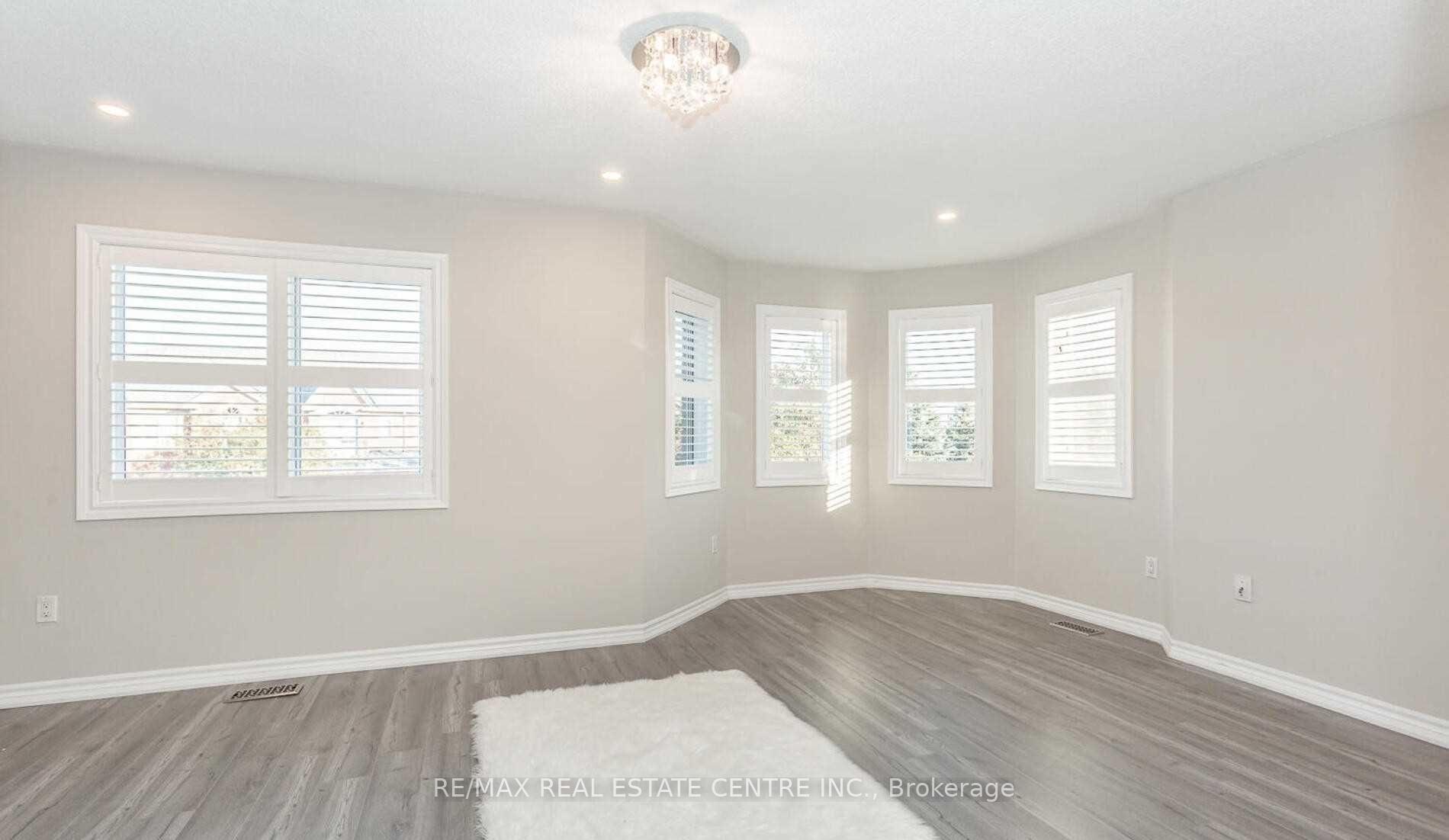 Photo 7 of 3910 Coachman Circle, Mississauga, Churchill Meadows — HOMEH
