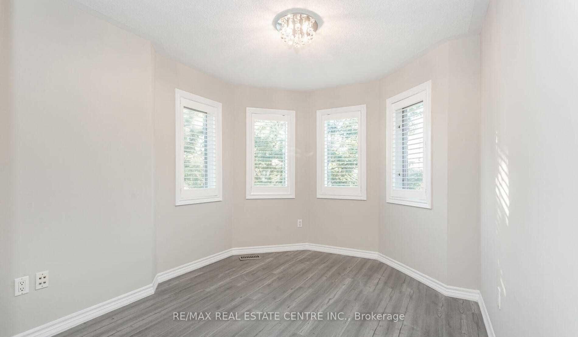 Photo 10 of 3910 Coachman Circle, Mississauga, Churchill Meadows — HOMEH