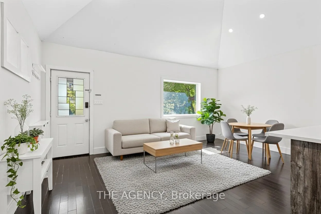Photo 4 of 26 Gatwick Avenue, Toronto, Woodbine-Lumsden — HOMEH
