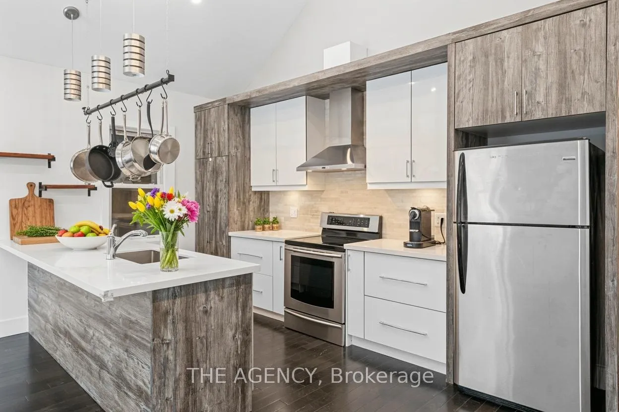 Photo 6 of 26 Gatwick Avenue, Toronto, Woodbine-Lumsden — HOMEH