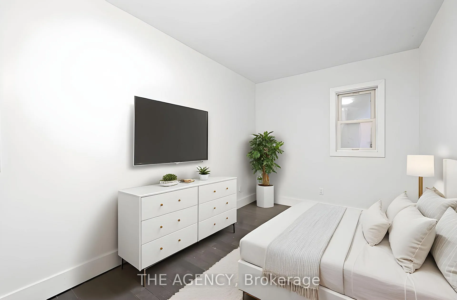 Photo 9 of 26 Gatwick Avenue, Toronto, Woodbine-Lumsden — HOMEH