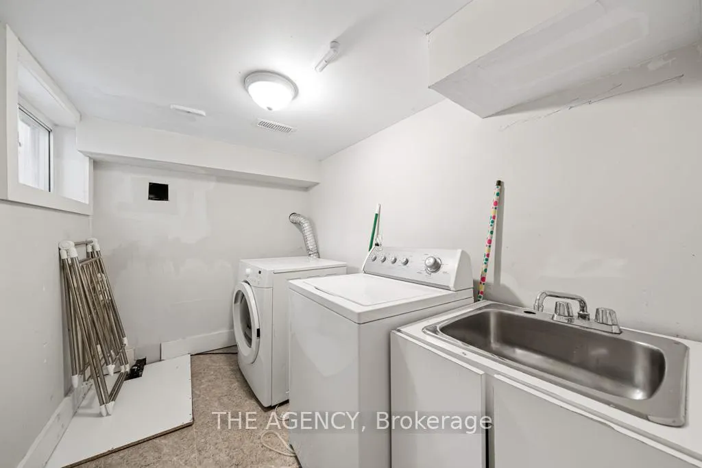 Photo 13 of 26 Gatwick Avenue, Toronto, Woodbine-Lumsden — HOMEH