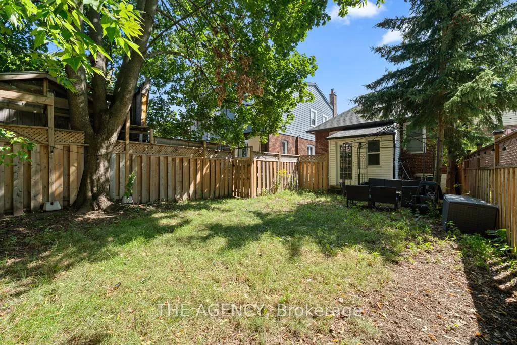 Photo 19 of 26 Gatwick Avenue, Toronto, Woodbine-Lumsden — HOMEH
