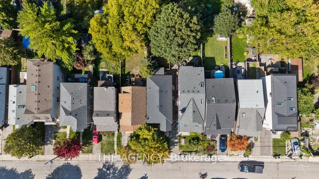 Photo 22 of 26 Gatwick Avenue, Toronto, Woodbine-Lumsden — HOMEH