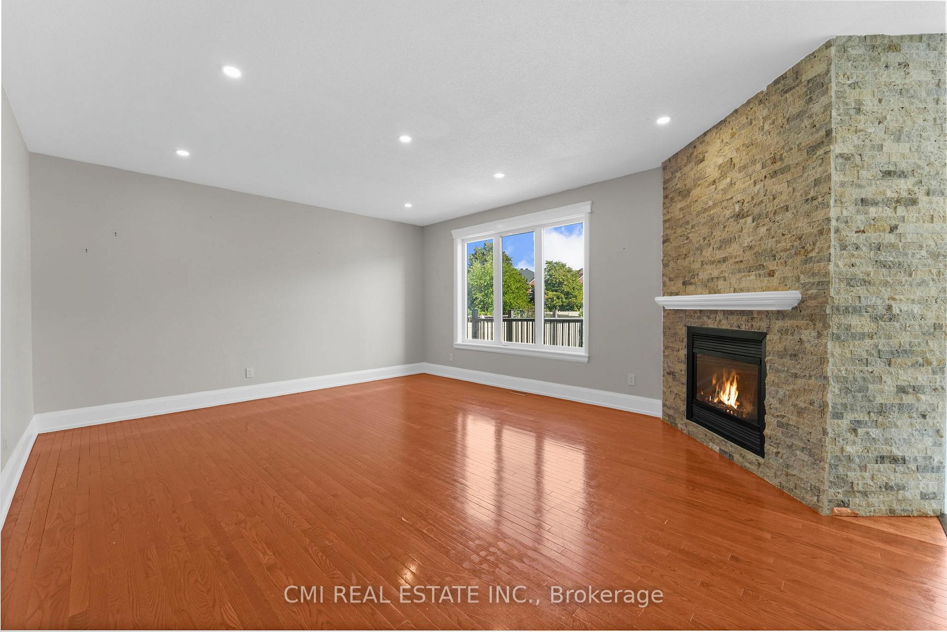 Photo 4 of 2172 Valenceville Crescent, Ottawa, Avalon East — HOMEH