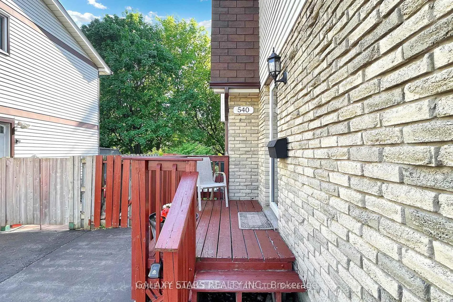 Photo 10 of 540 Camelot Drive, Oshawa, Eastdale — HOMEH