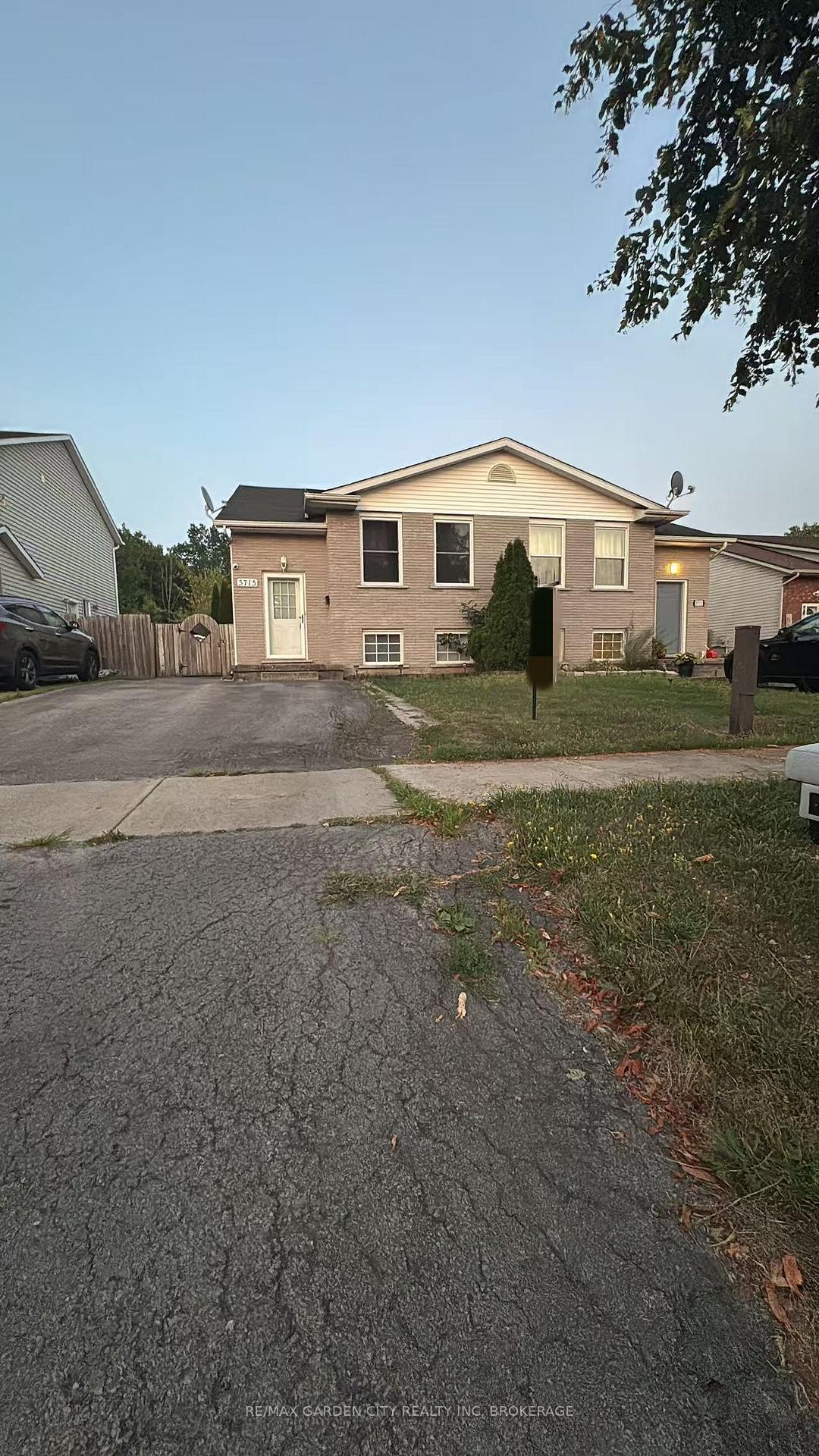 Photo 2 of 5715 Deerbrook Street, Niagara Falls, Oldfield — HOMEH
