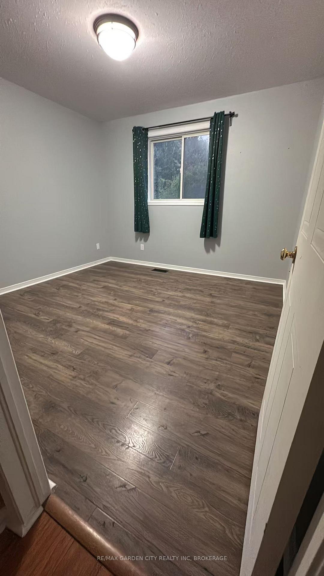 Photo 18 of 5715 Deerbrook Street, Niagara Falls, Oldfield — HOMEH