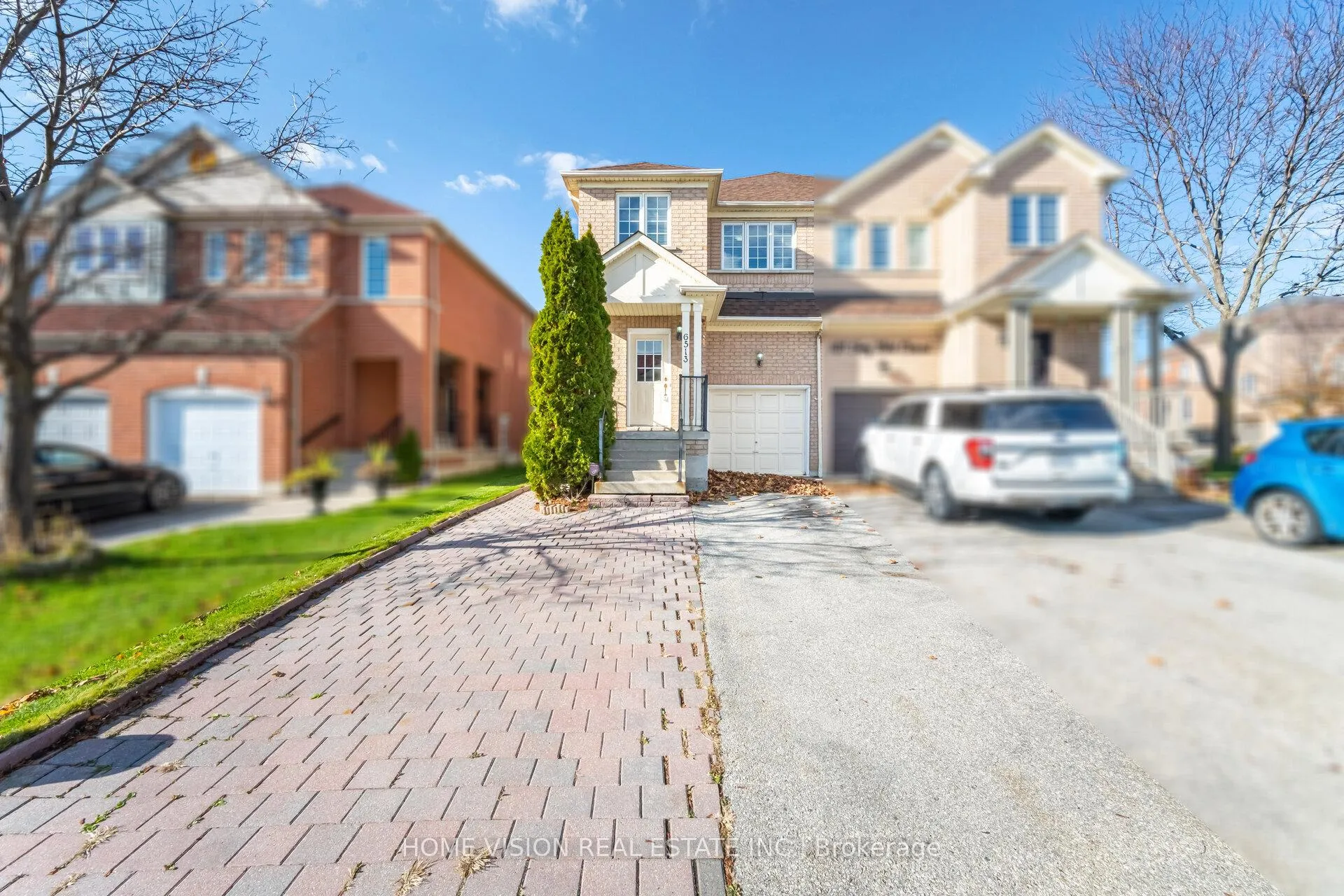 Front of 6513 Song Bird Crescent