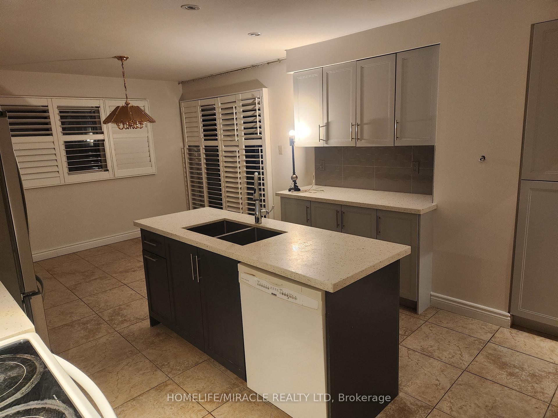 Photo 3 of 505 Raymerville Drive, Markham, Raymerville — HOMEH