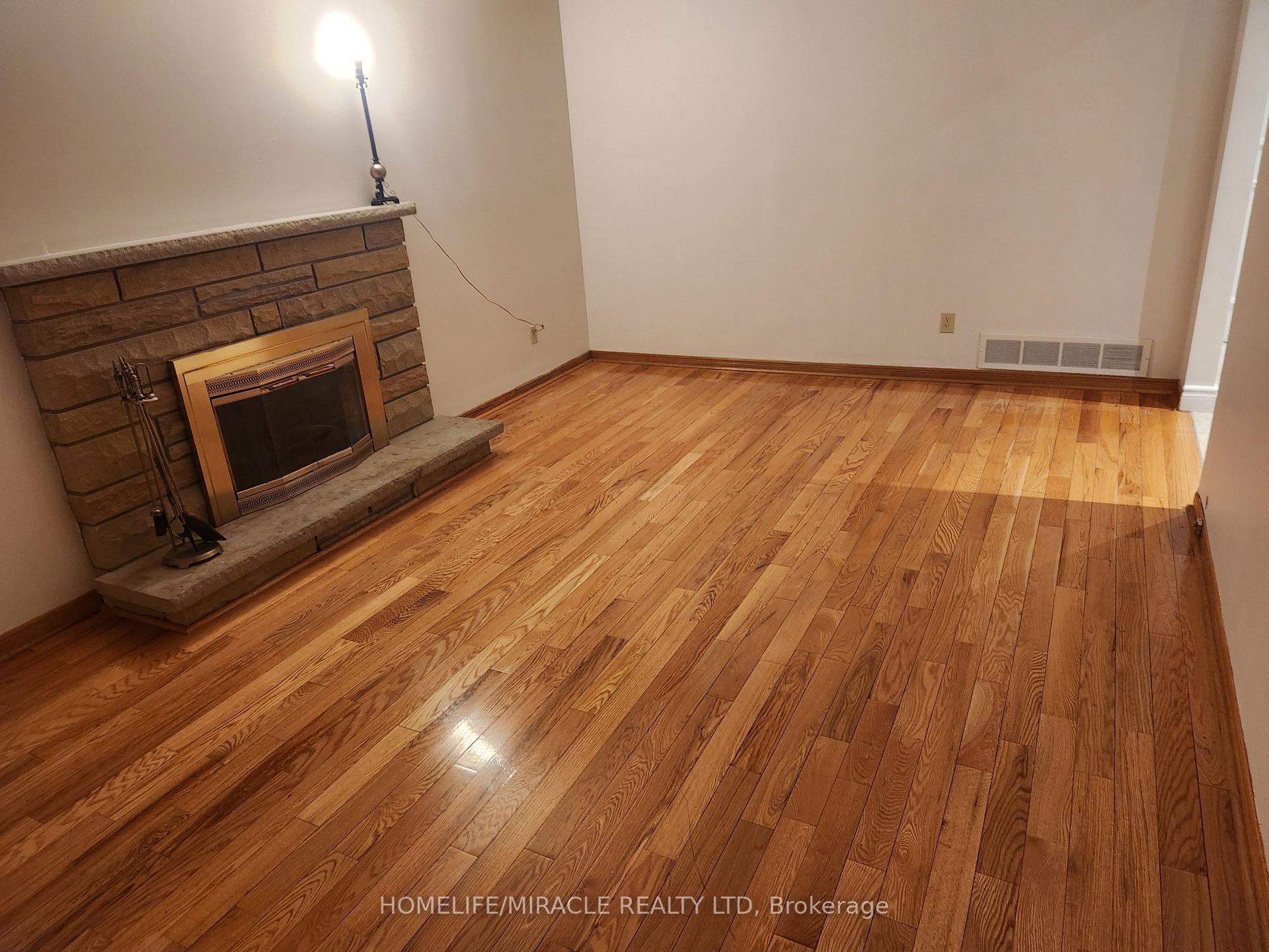 Photo 4 of 505 Raymerville Drive, Markham, Raymerville — HOMEH