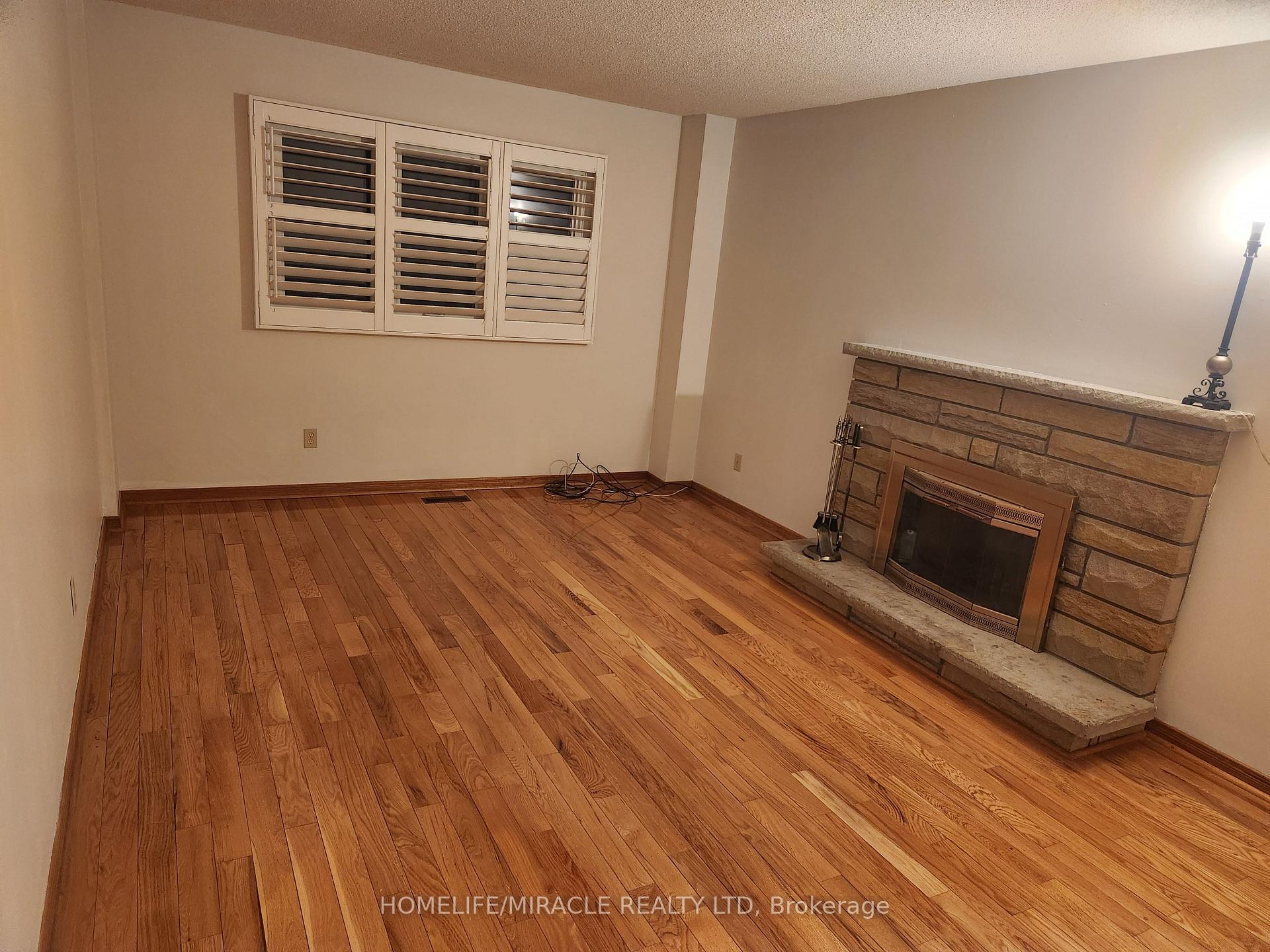 Photo 5 of 505 Raymerville Drive, Markham, Raymerville — HOMEH