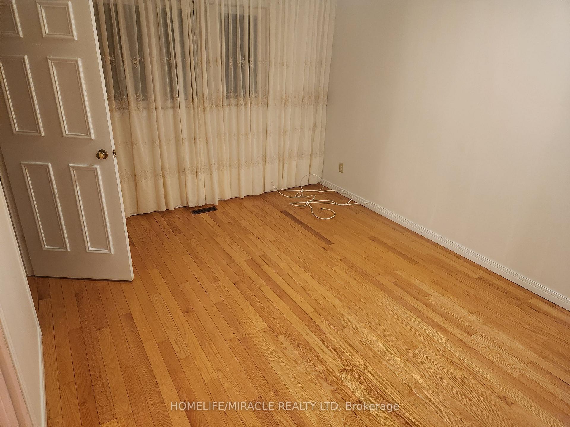 Photo 18 of 505 Raymerville Drive, Markham, Raymerville — HOMEH