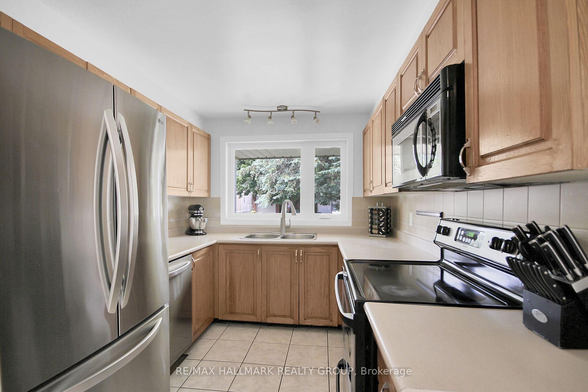 Photo 4 of 1833 Windflower Way, Ottawa, Chapel Hill — HOMEH