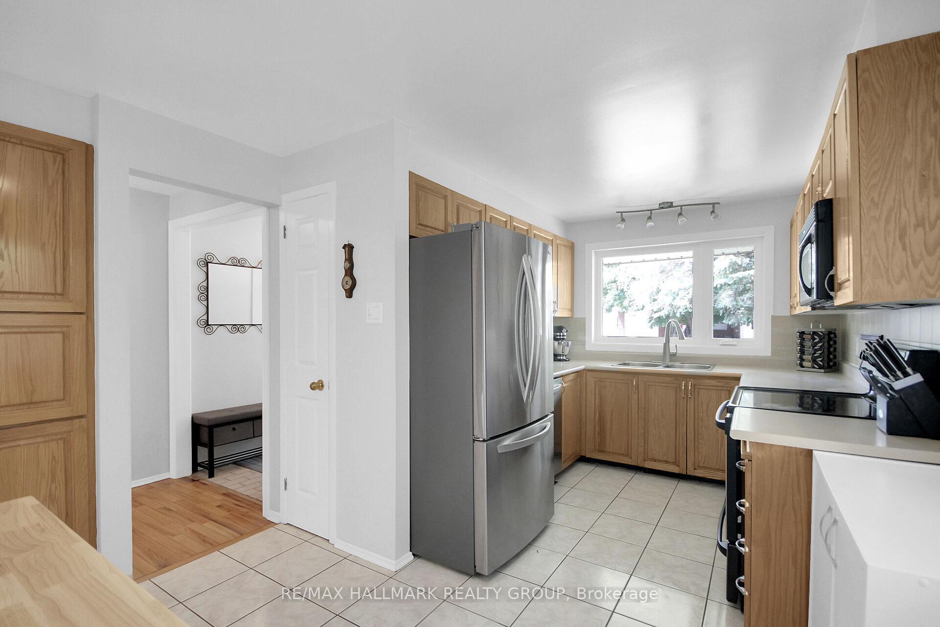 Photo 5 of 1833 Windflower Way, Ottawa, Chapel Hill — HOMEH