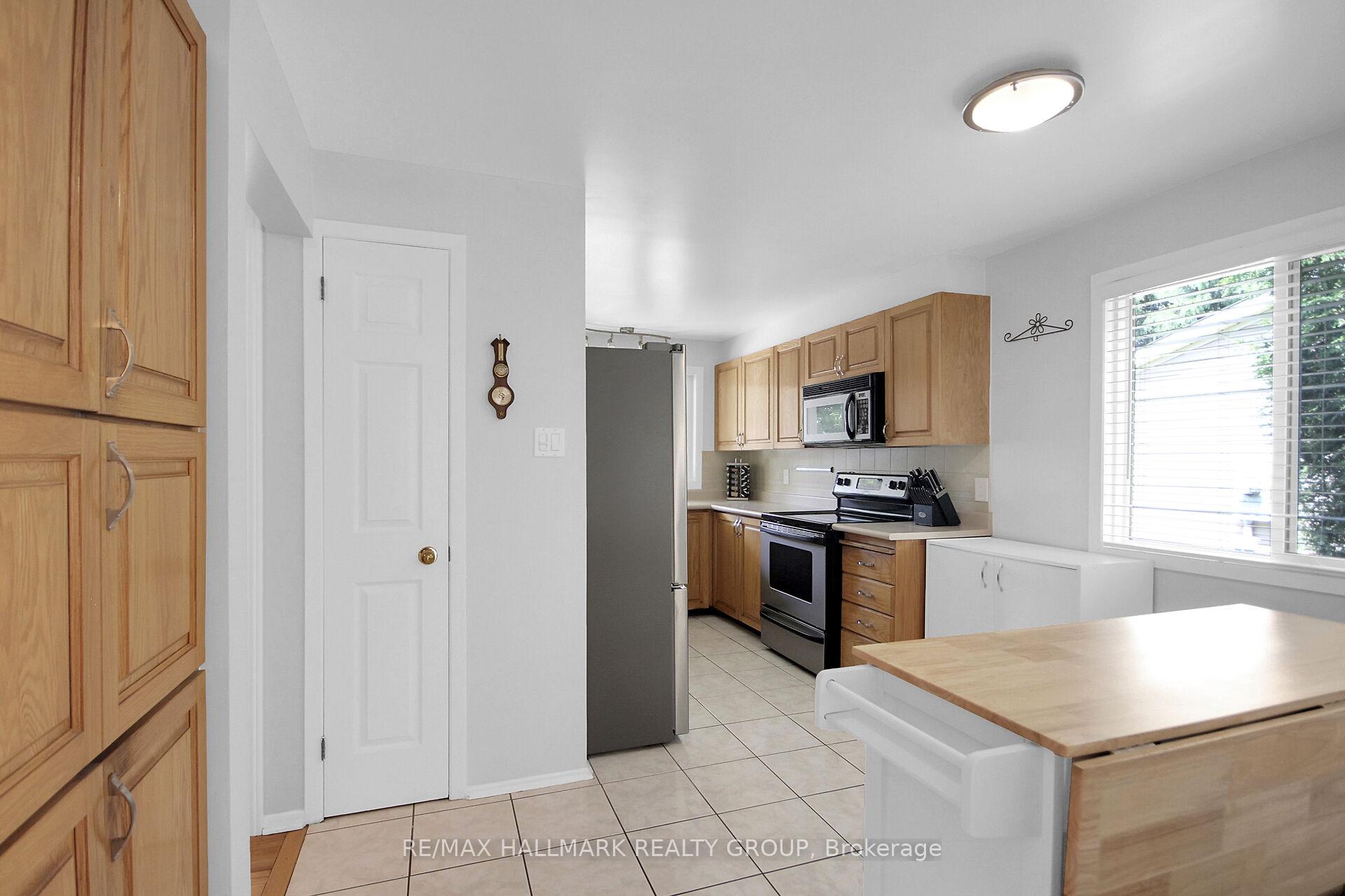 Photo 8 of 1833 Windflower Way, Ottawa, Chapel Hill — HOMEH
