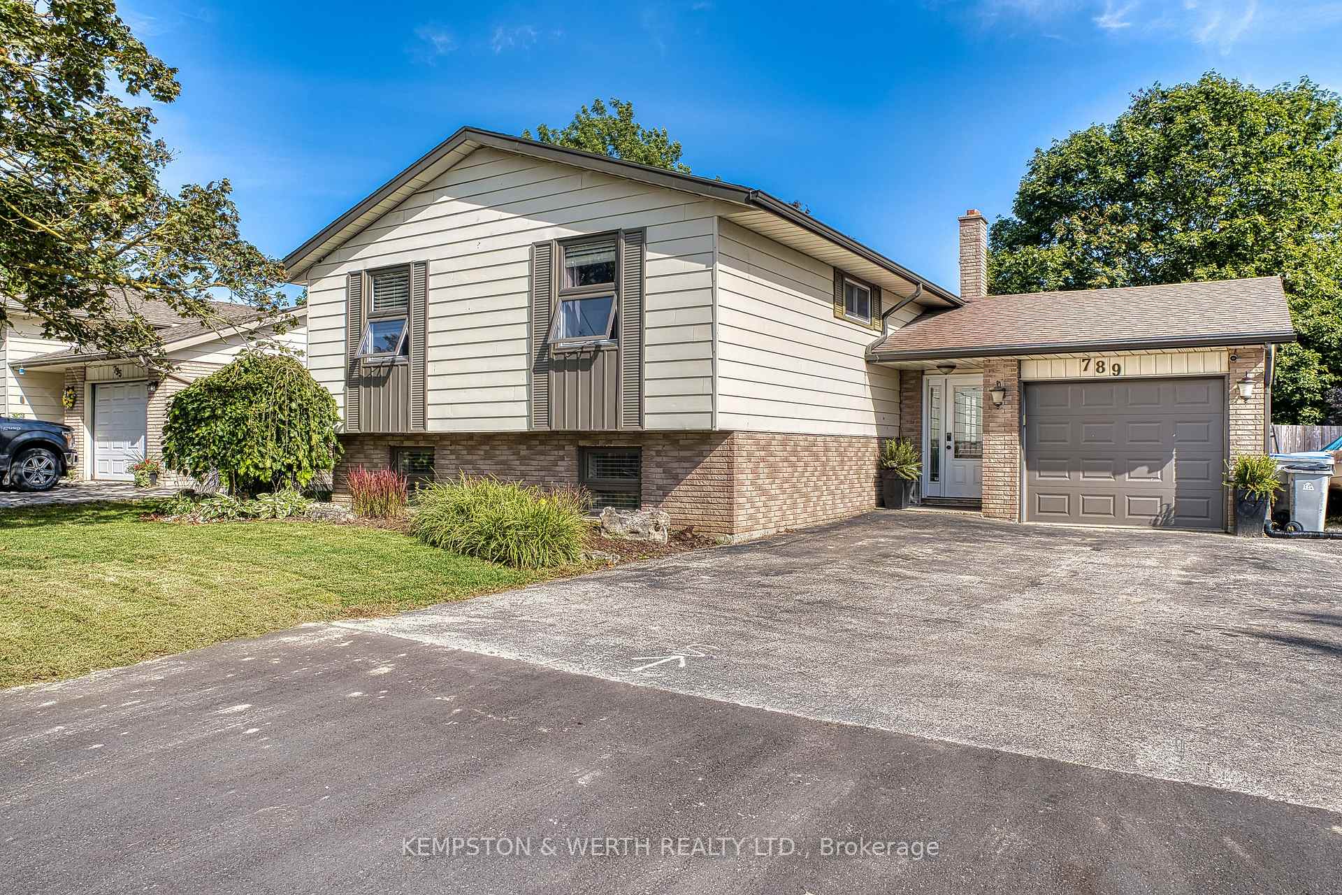 Photo 3 of 789 John Street W, North Perth, Listowel — HOMEH