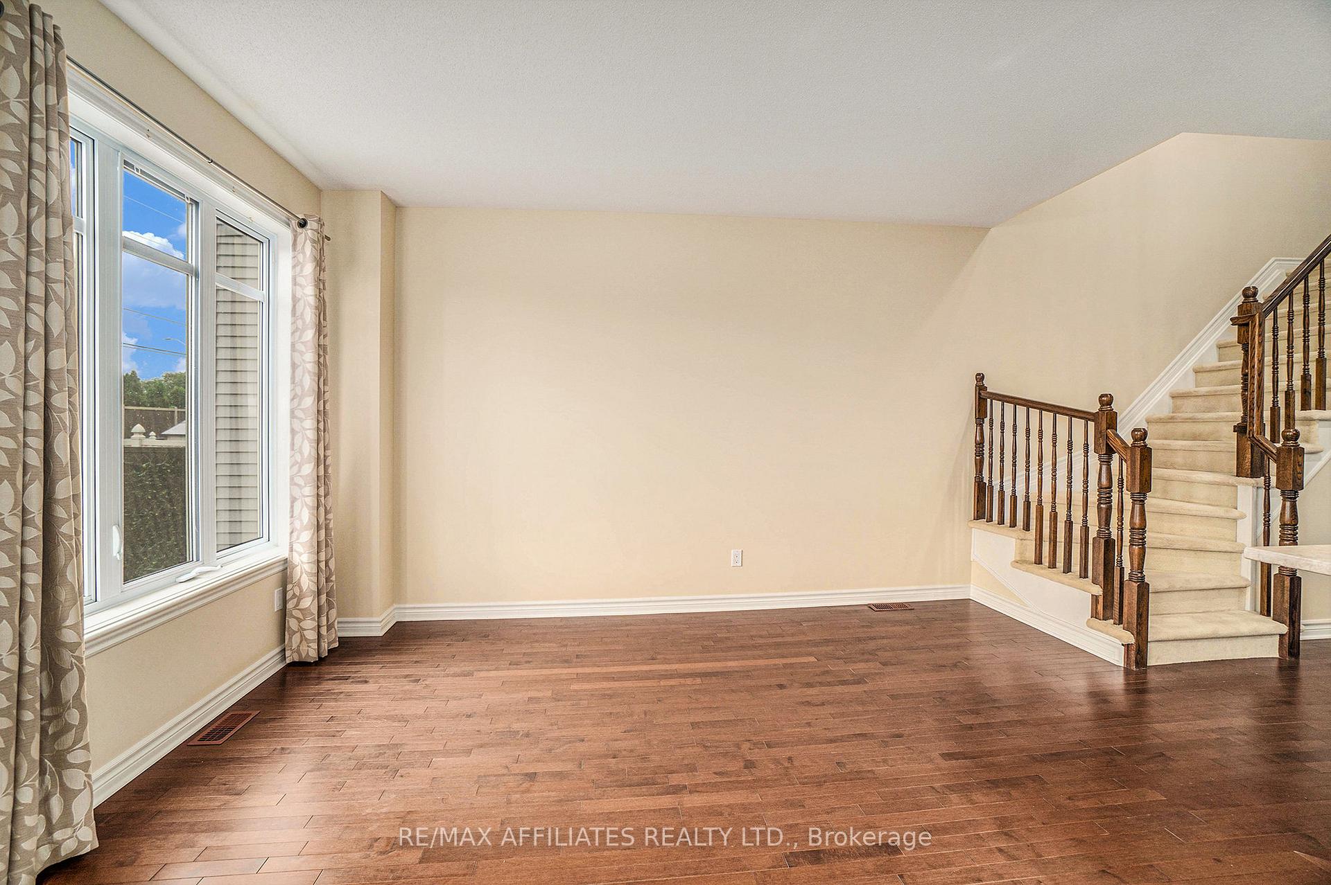 Photo 7 of 2008 Pennyroyal Crescent, Ottawa, Notting Hill/Summerside — HOMEH