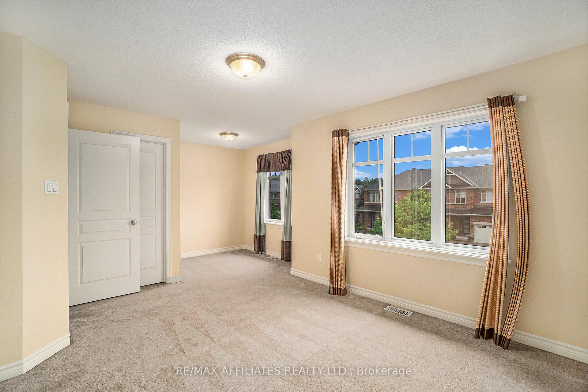 Photo 15 of 2008 Pennyroyal Crescent, Ottawa, Notting Hill/Summerside — HOMEH
