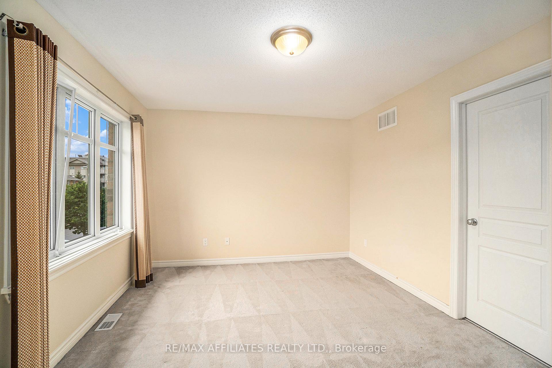 Photo 17 of 2008 Pennyroyal Crescent, Ottawa, Notting Hill/Summerside — HOMEH