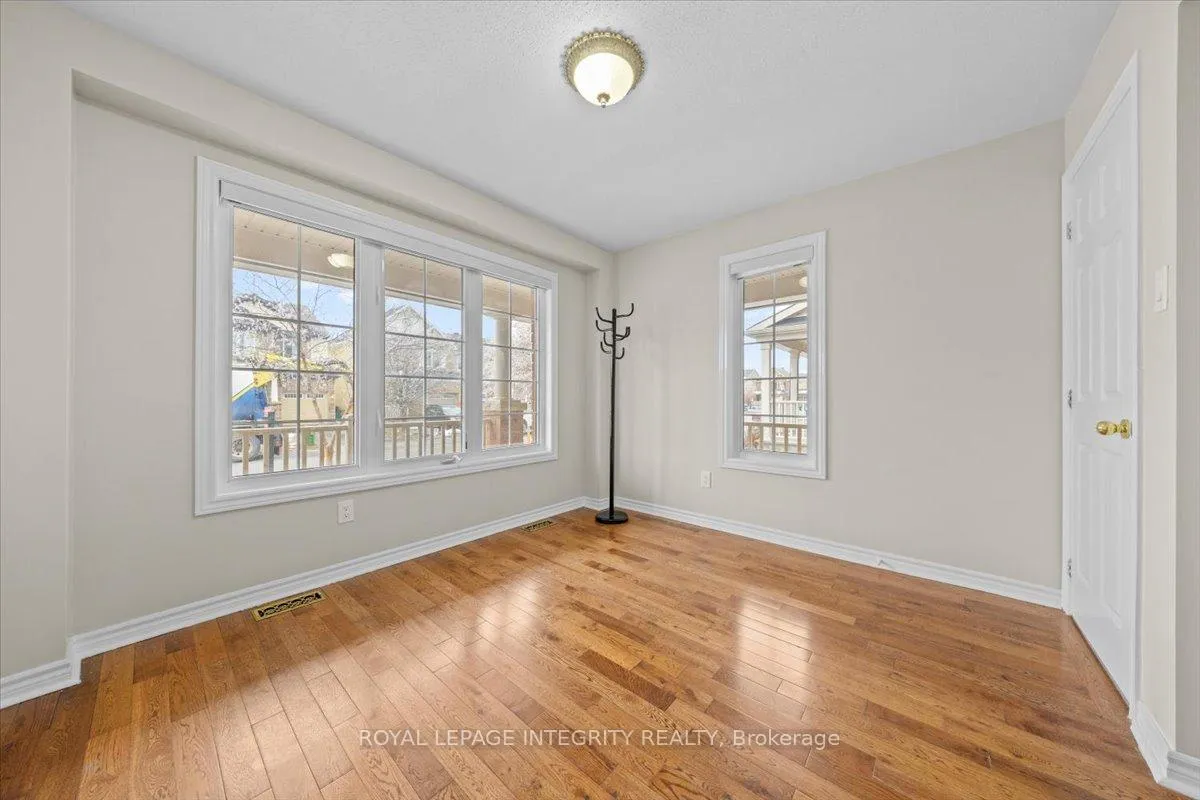 Photo 5 of 578 Sunlit Circle, Ottawa, Notting Hill/Summerside — HOMEH