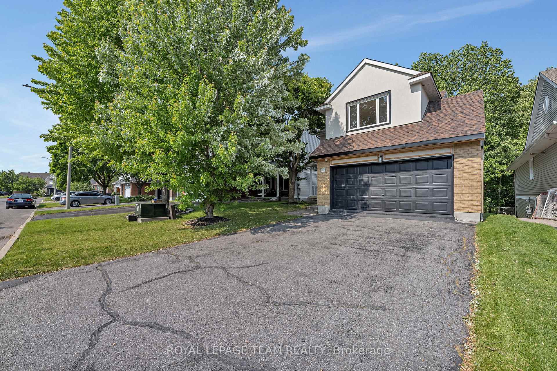 Photo 2 of 2207 Nature Trail Crescent, Ottawa, Chapel Hill South - Orleans Village — HOMEH