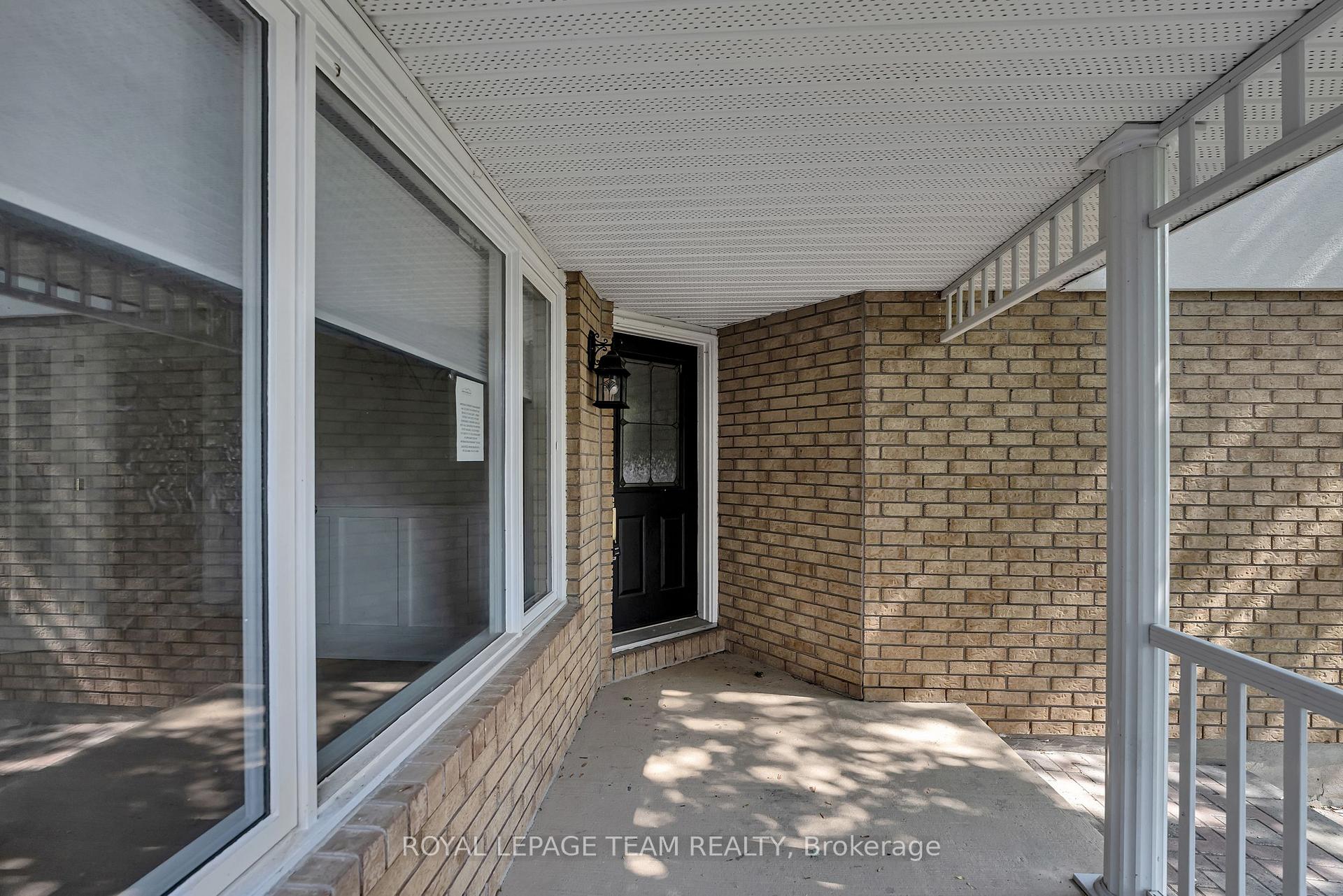 Photo 5 of 2207 Nature Trail Crescent, Ottawa, Chapel Hill South - Orleans Village — HOMEH