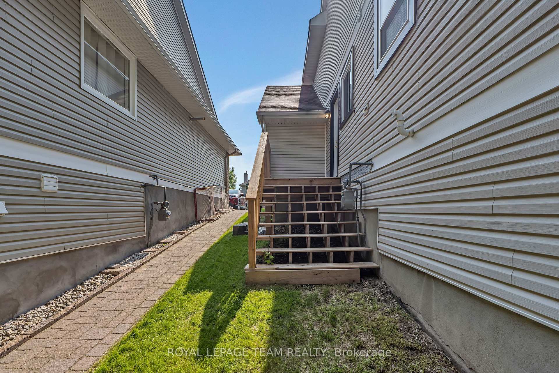 Photo 36 of 2207 Nature Trail Crescent, Ottawa, Chapel Hill South - Orleans Village — HOMEH